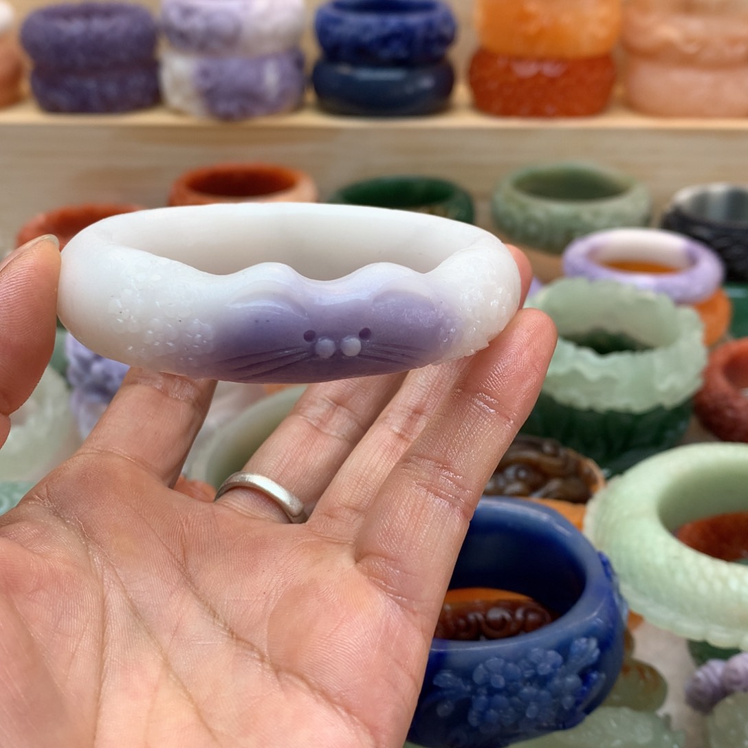 未镶嵌手镯石英质玉灵*