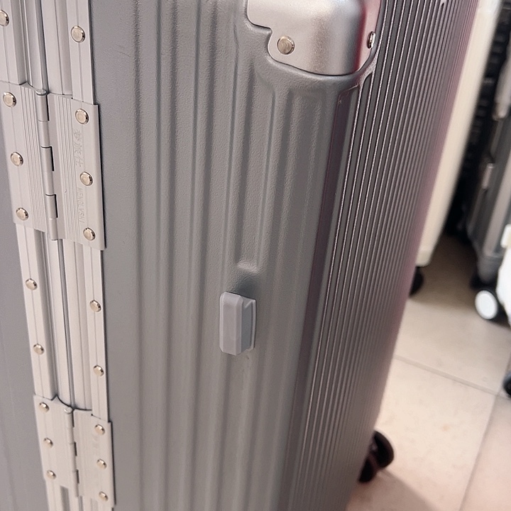 26寸纯pc海关锁银色拉杆箱