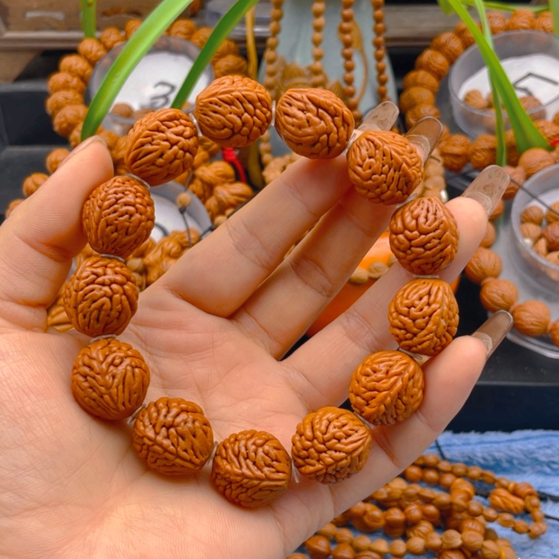 圆五爪。红红火火。