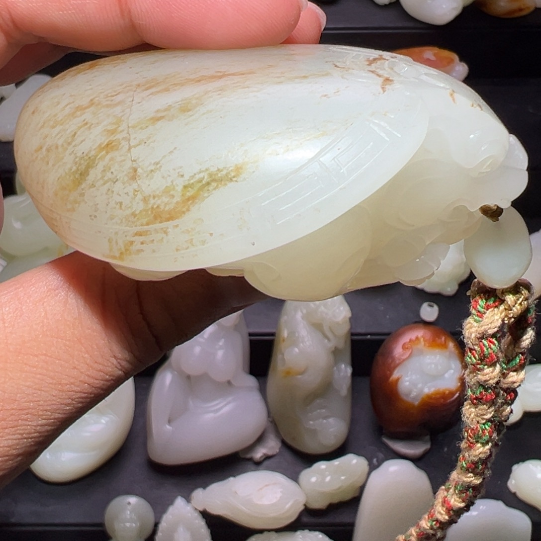 佛***名和田玉未镶嵌颈饰