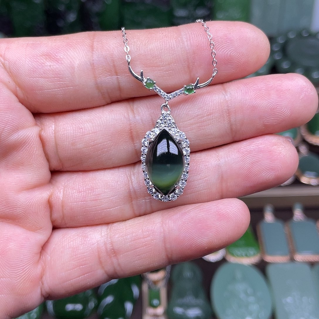 和田玉银S925镶嵌吊坠碧玉黑猫眼