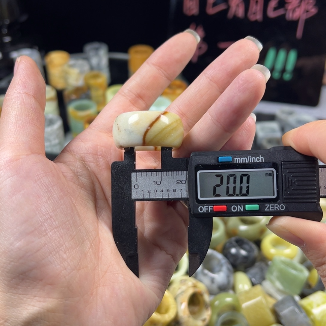 蛇纹石玉未镶嵌戒指