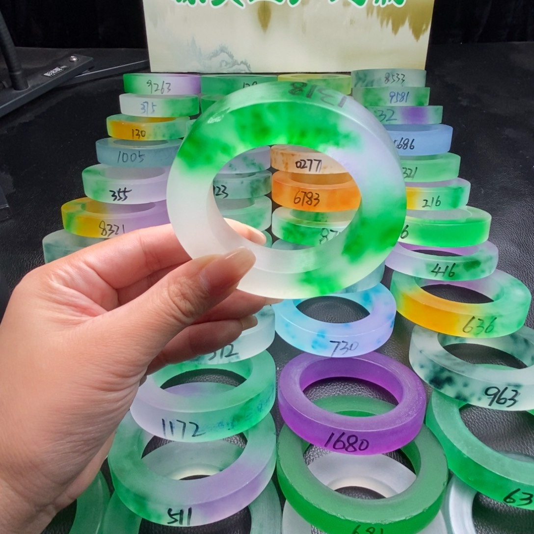 君***～玉百搭时尚独龙翠手镯