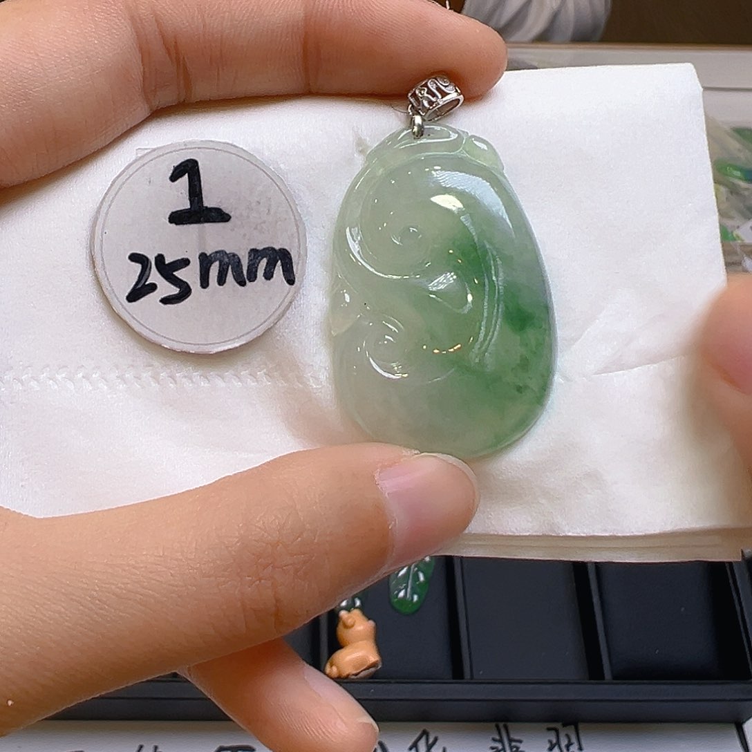 翡翠颈饰18K金镶嵌翡翠