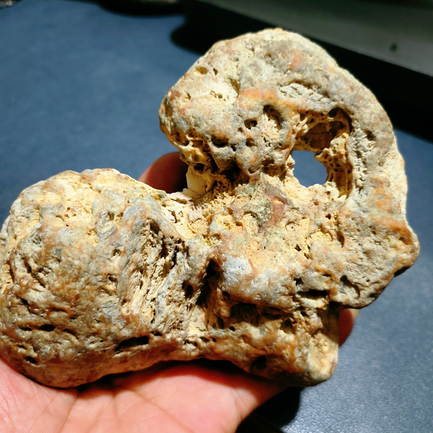 正宗精品阿拉善戈壁奇石异形彩玉石头摆件