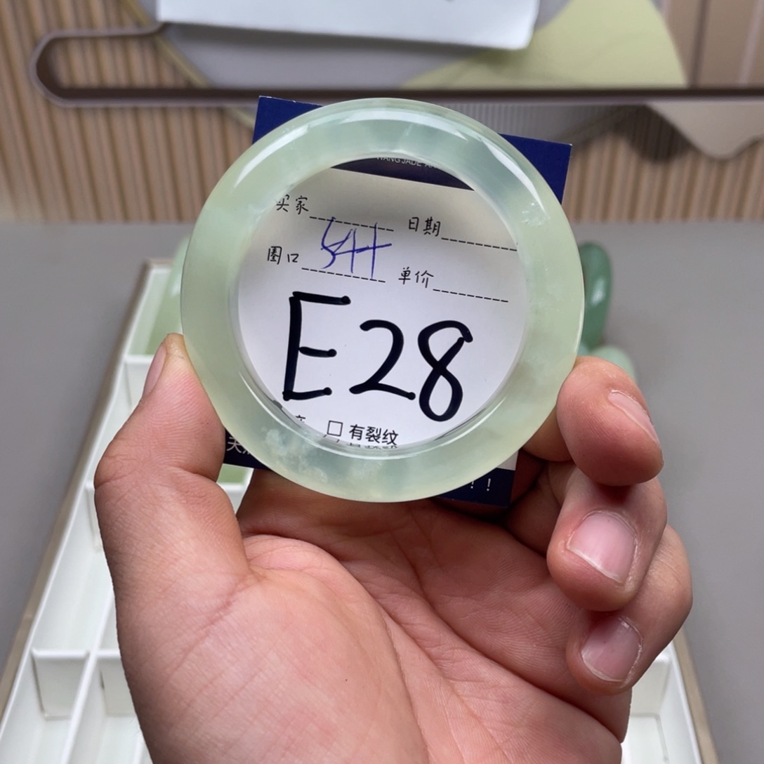 岫玉手镯手镯未镶嵌