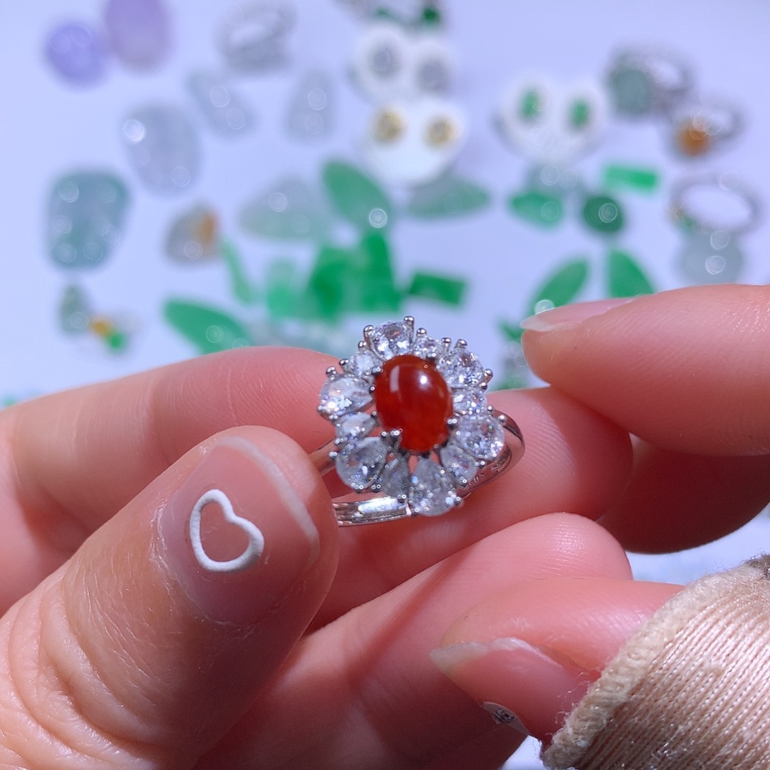 翡翠颈饰未镶嵌蛋