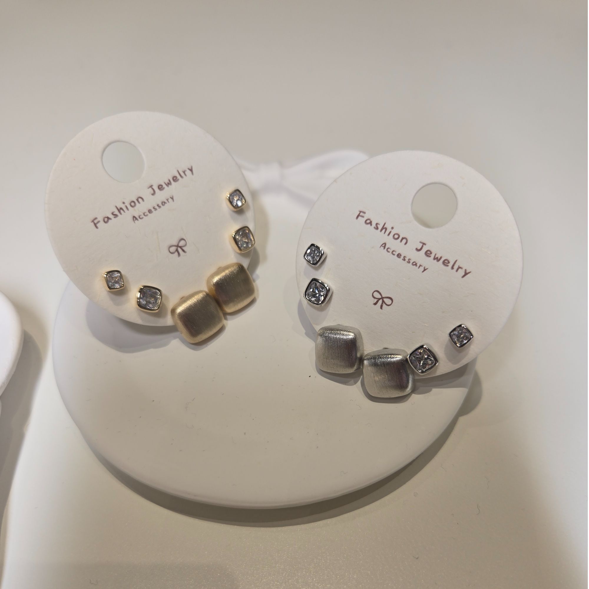 铜合金耳饰  日韩小巧轻奢原创设计ins气质几何小众红色女耳钉