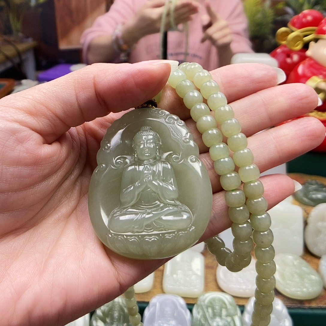 এ****和田玉未镶嵌颈饰