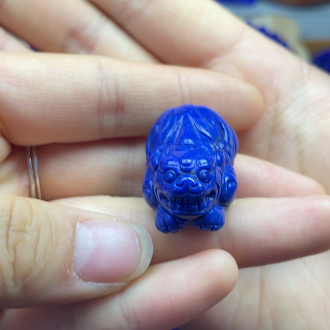 从***白青金石未镶嵌貔貅