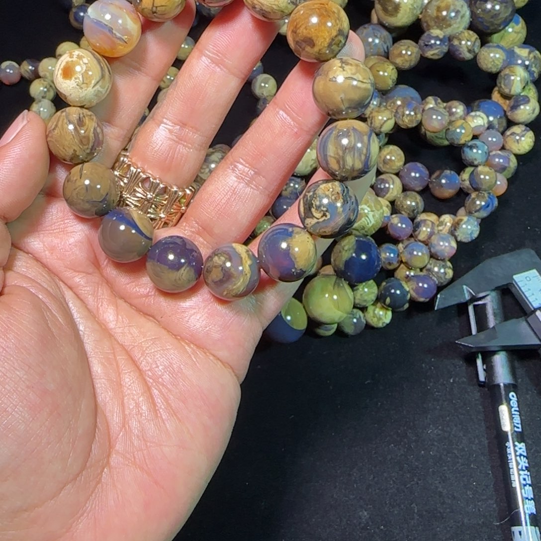 琥珀未镶嵌裸石琥珀