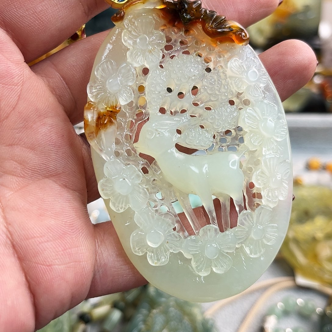 蛇纹石玉颈饰未镶嵌