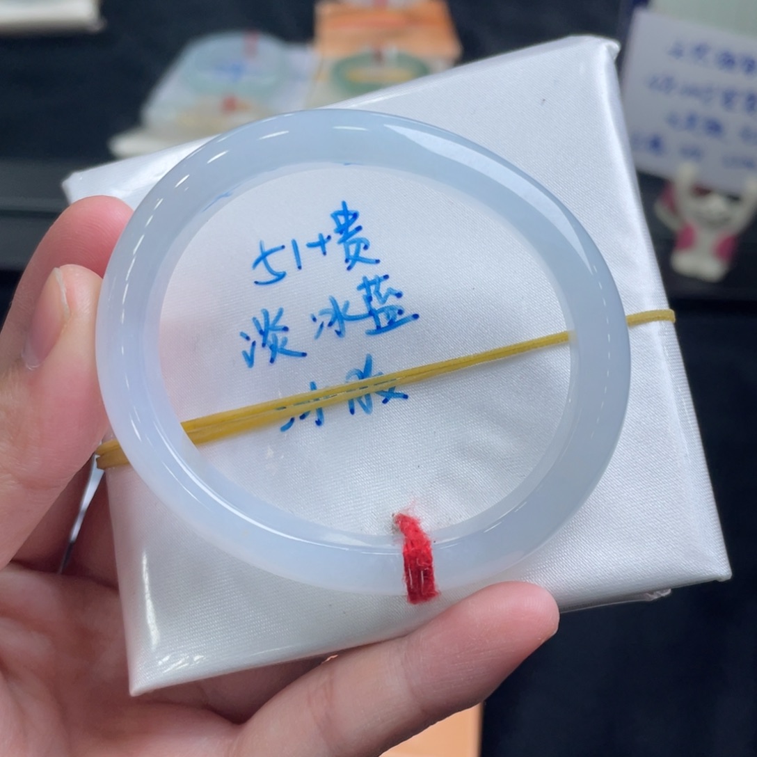 翡翠手镯未镶嵌翡翠手镯