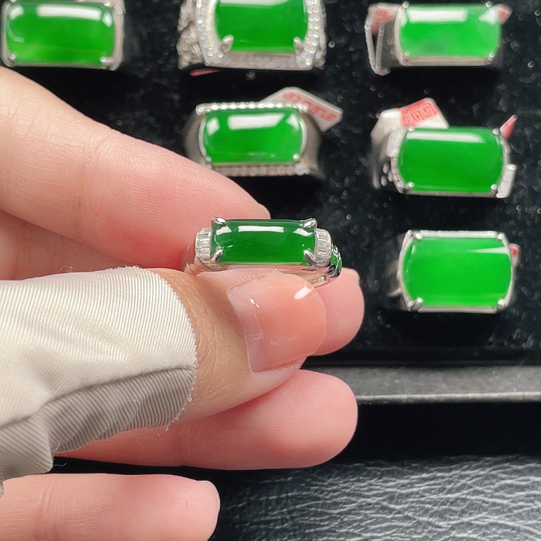 用***1翡翠银S925镶嵌戒指天然A货翡翠没运费险3689