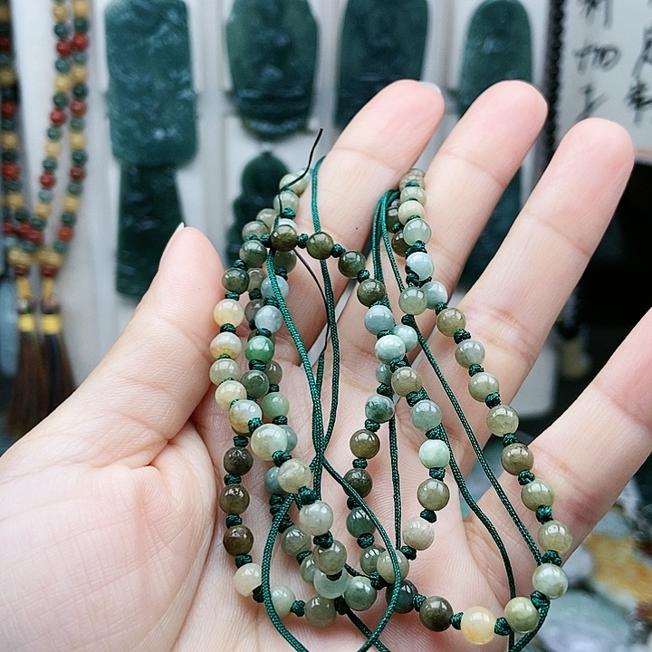 颈饰足铂镶嵌翡翠翡翠