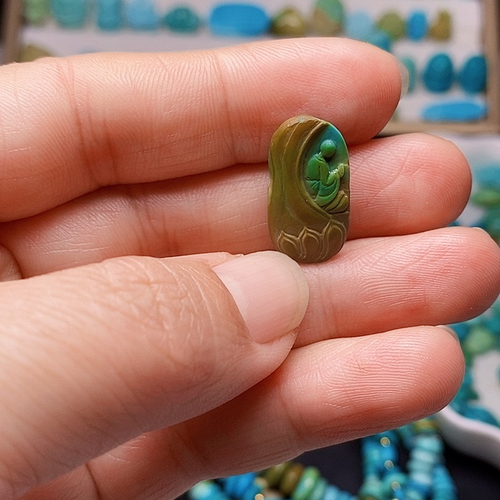 绿松石未镶嵌颈饰