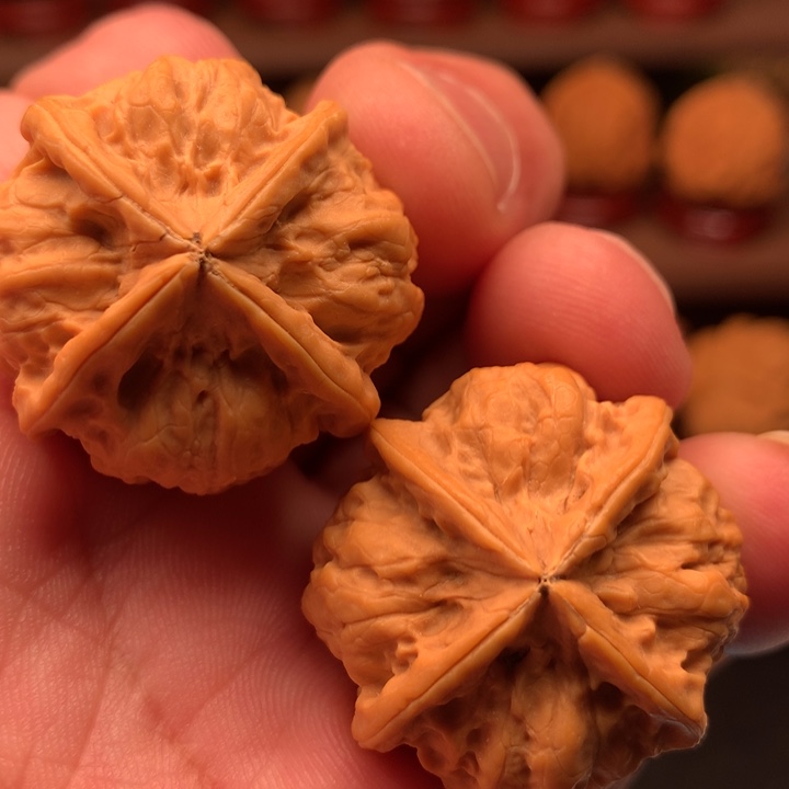 文玩核桃吊坠四棱