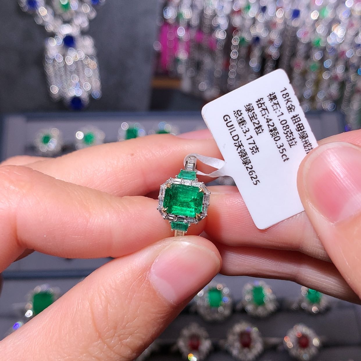 【闪购商品】祖母绿戒指18K金镶嵌