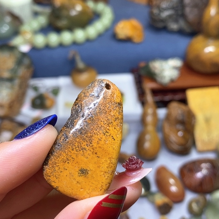 岫岩河磨玉（透闪石质玉）未镶嵌原石