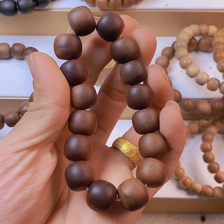 檀香木其他焦糖。。