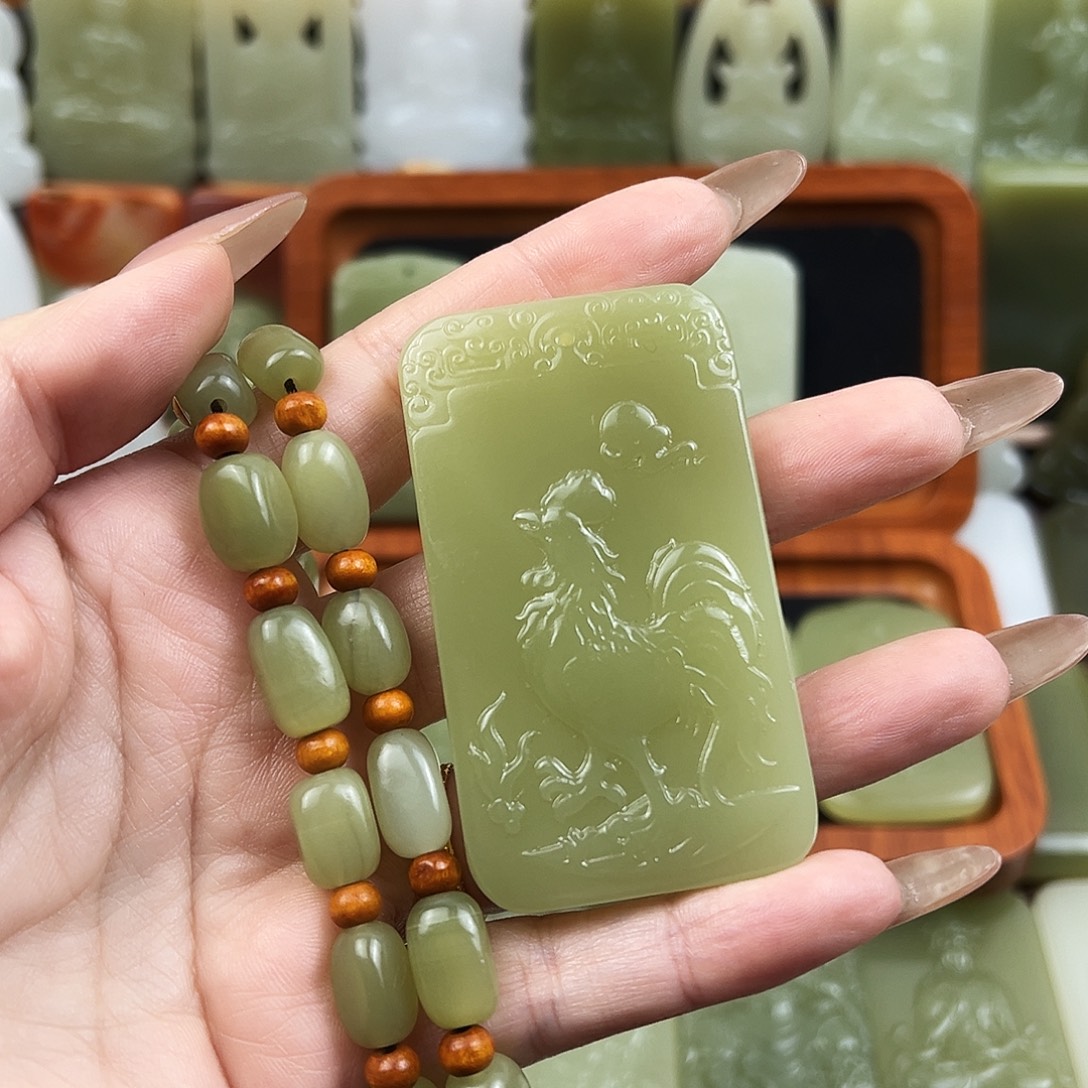 果绿色生肖鸡吊坠