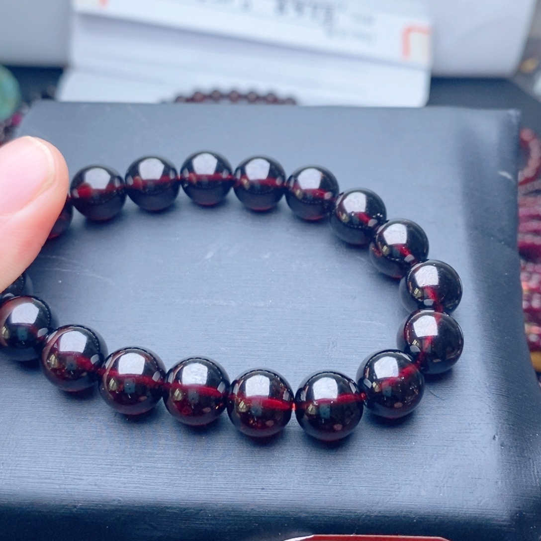 幸***胆手链石榴石未镶嵌天然10毫米10a品质大漏