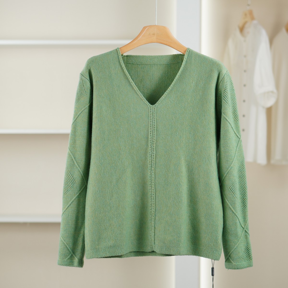 麦迪尚品【唯】51203479 纯色时尚V领针织衫秋冬女装专柜撤柜