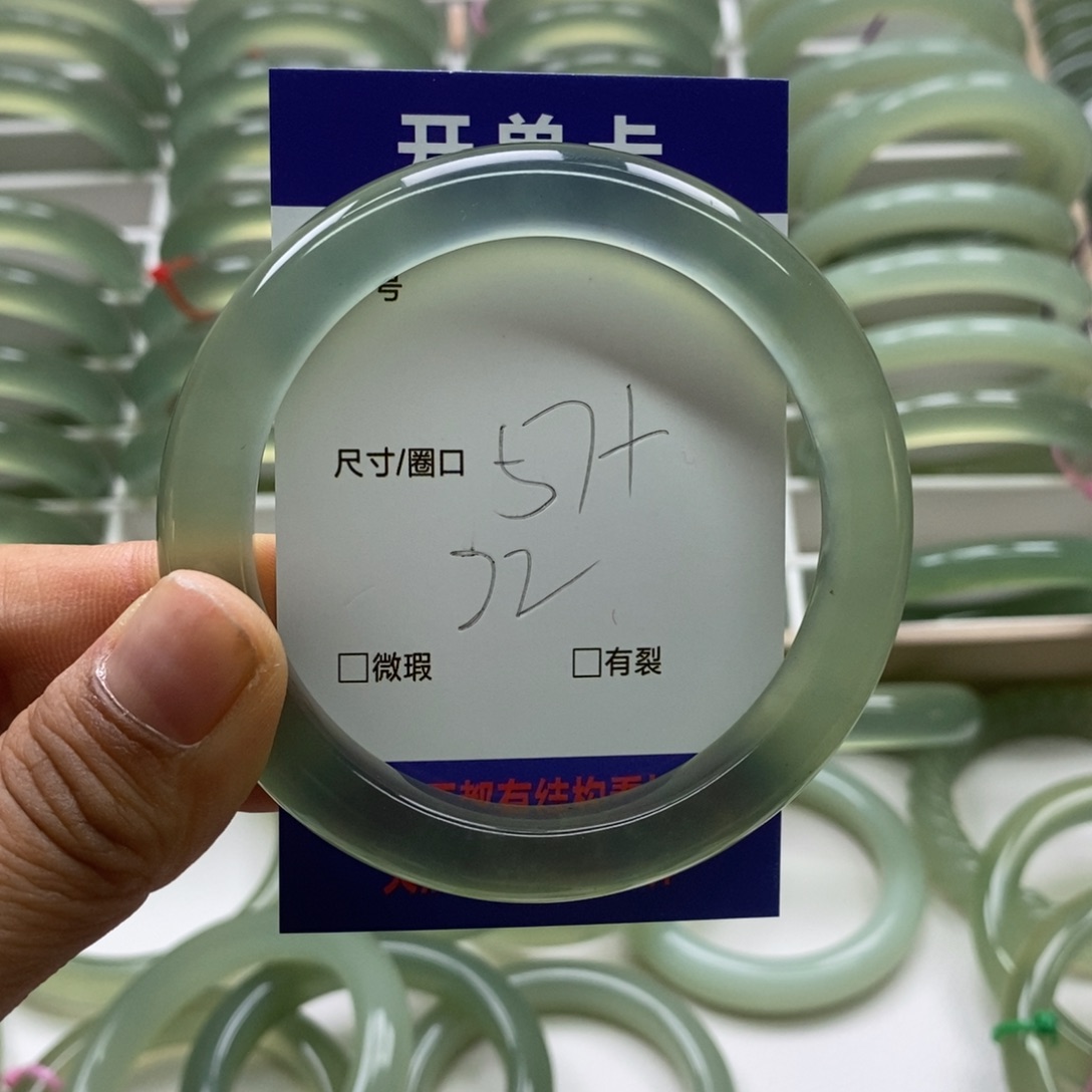 蛇纹石玉手镯未镶嵌蛋**姥