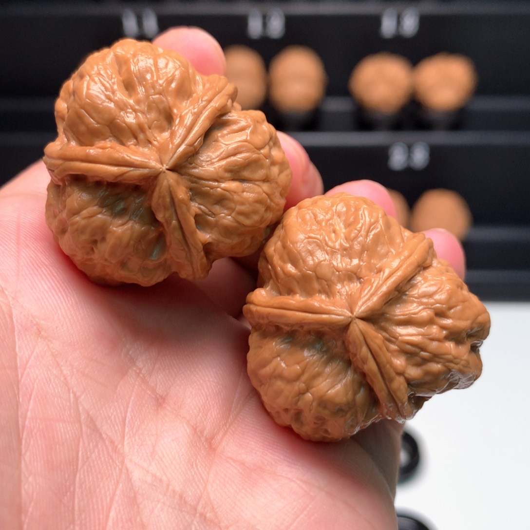 把件文玩核桃青*玉麒麟三棱