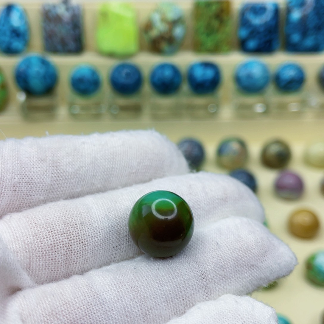 未镶嵌绿松石颈饰