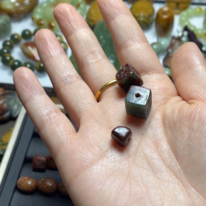 酋***长岫岩河磨玉（透闪石质玉）未镶嵌珠宝奇石