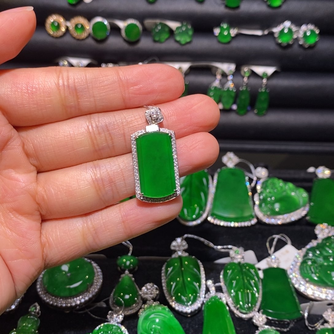 翡翠9K金镶嵌吊坠(不含链)无事牌