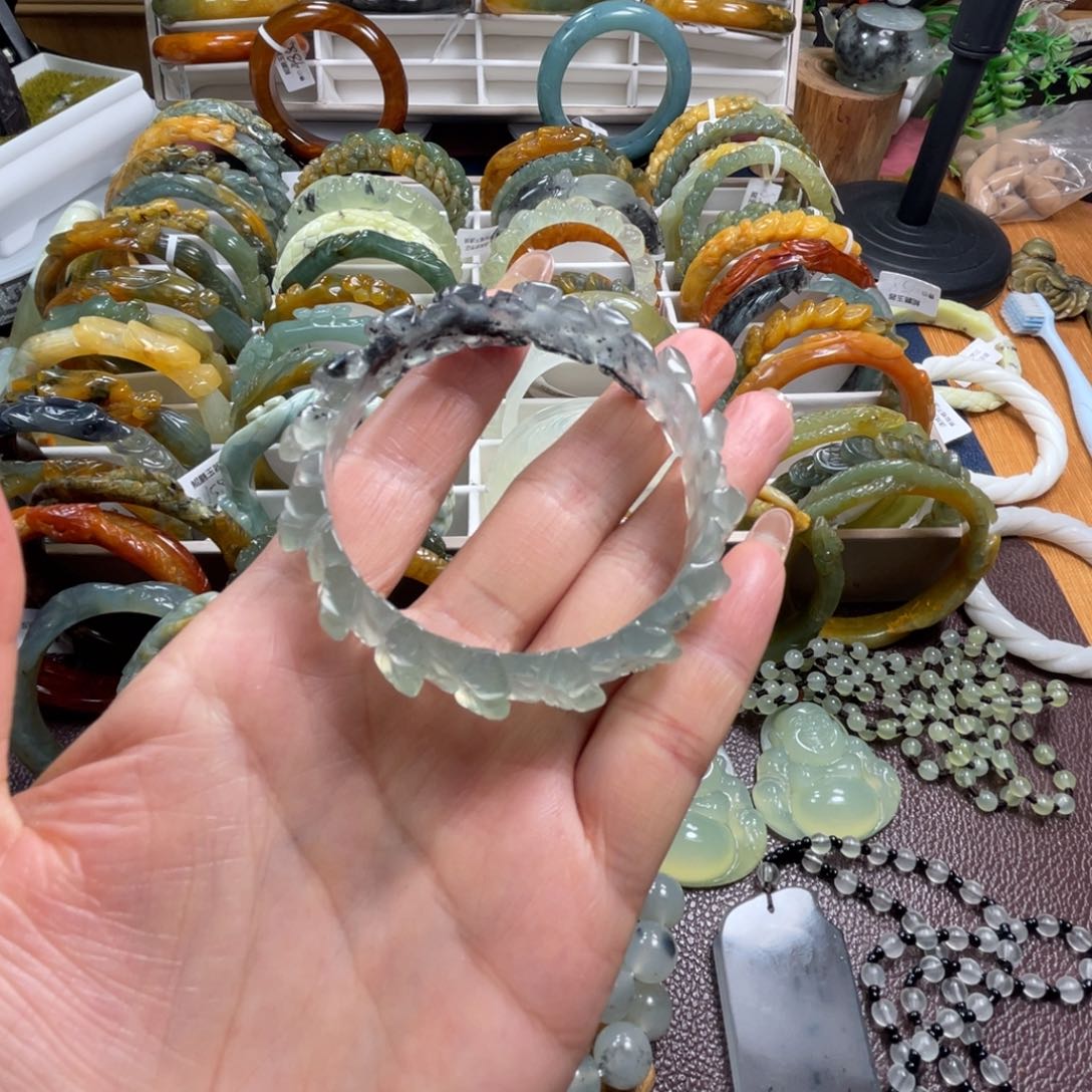 未镶嵌蛇纹石玉手镯