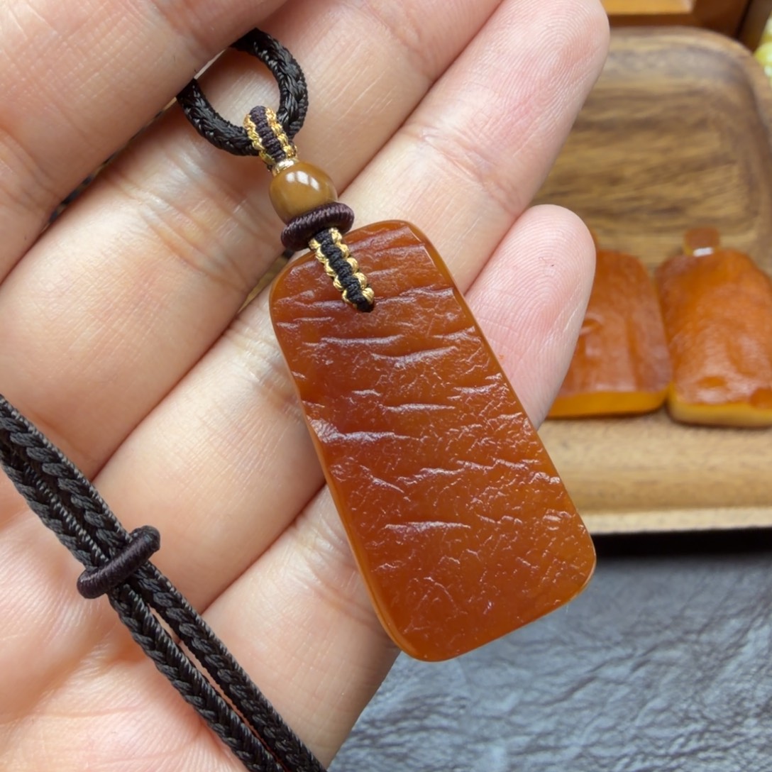 琥珀未镶嵌吊坠(赠链)