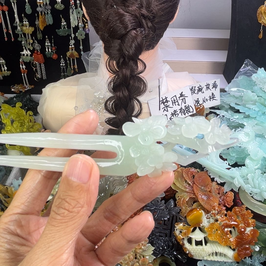 未镶嵌岫玉发饰瑕疵