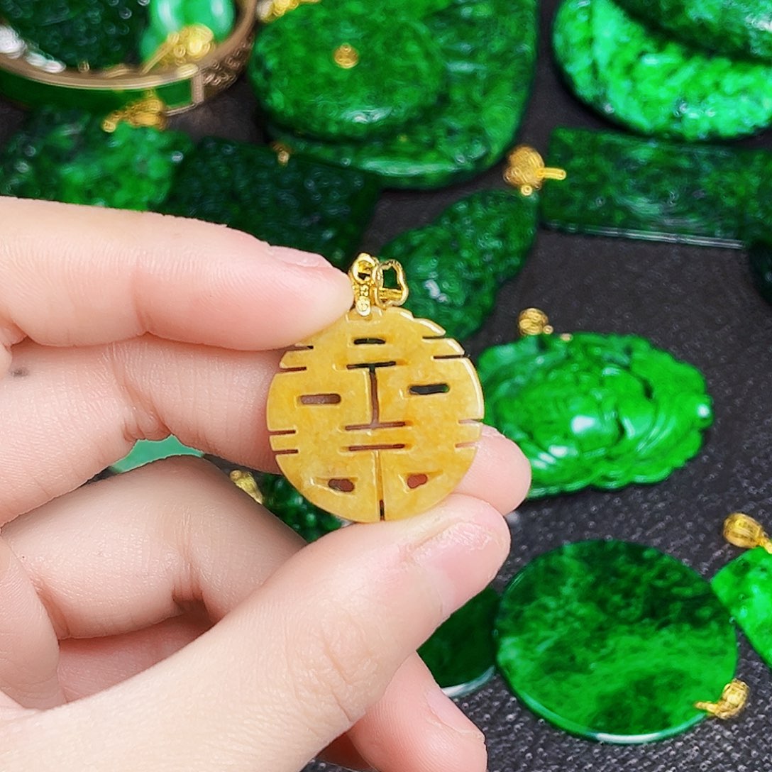 颈饰未镶嵌翡翠多样性