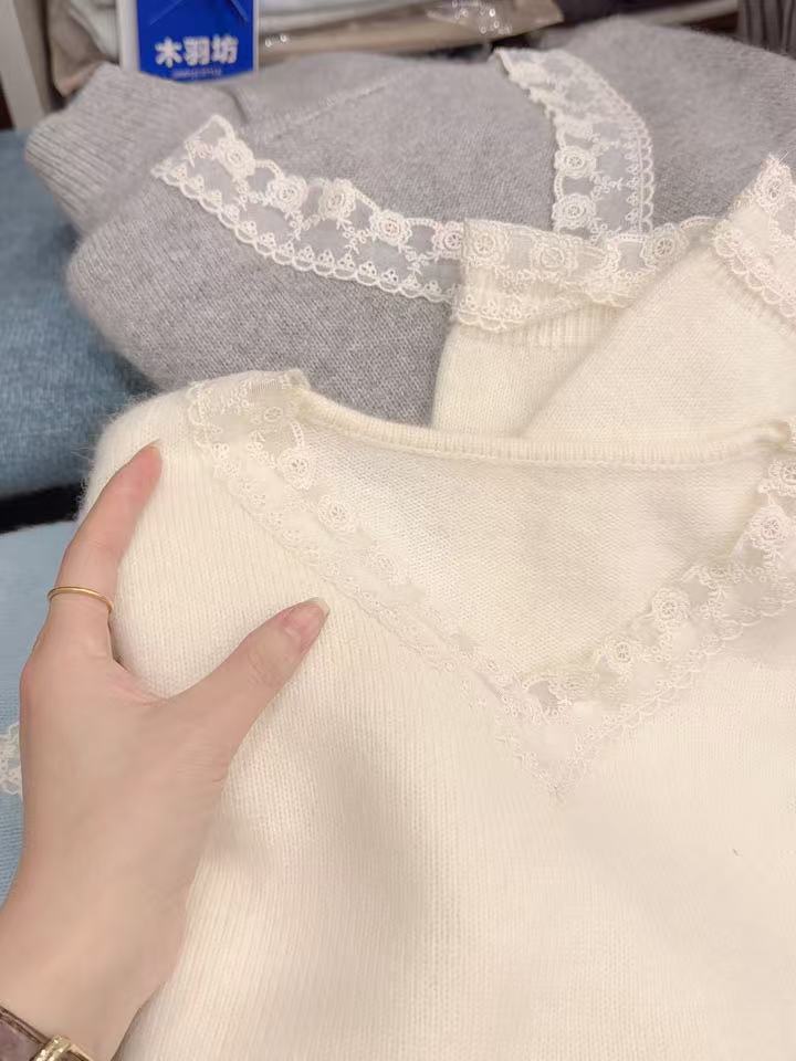 七言家巨好看  #韩系米白V领蕾丝拼接软糯毛衣3323