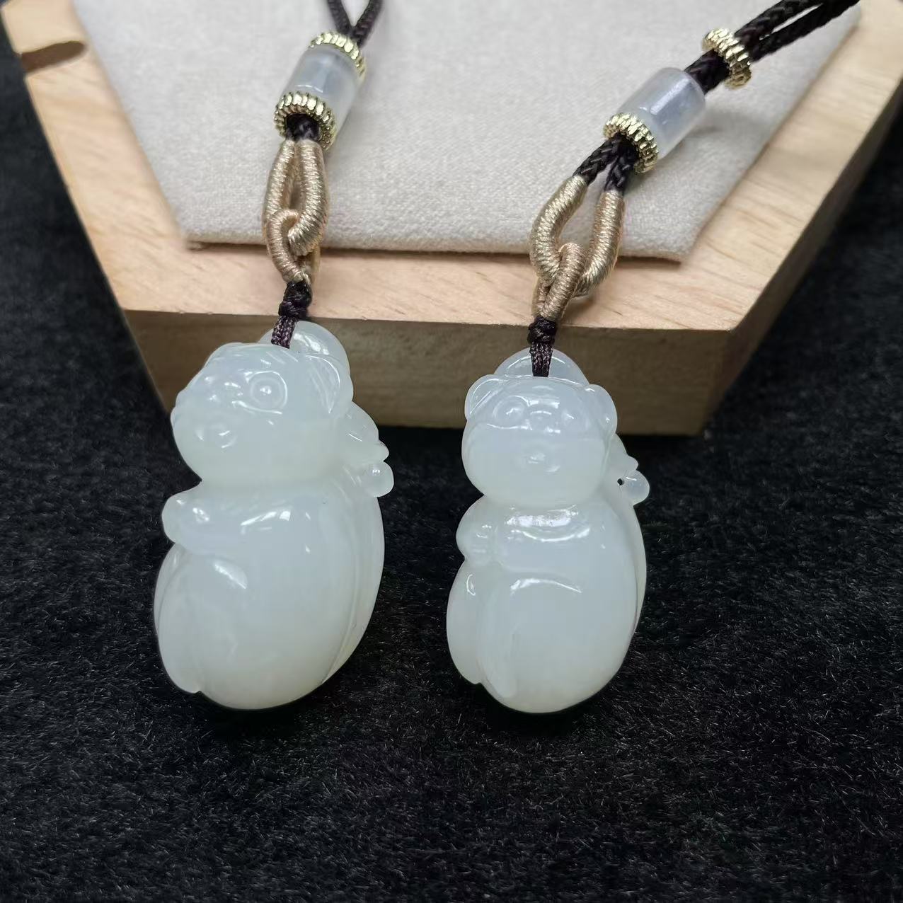 和田玉吊坠-554898T02-3AH26-多样性/发其一