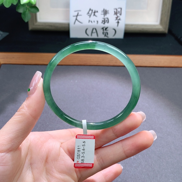 翡翠手镯未镶嵌天然翡翠手镯