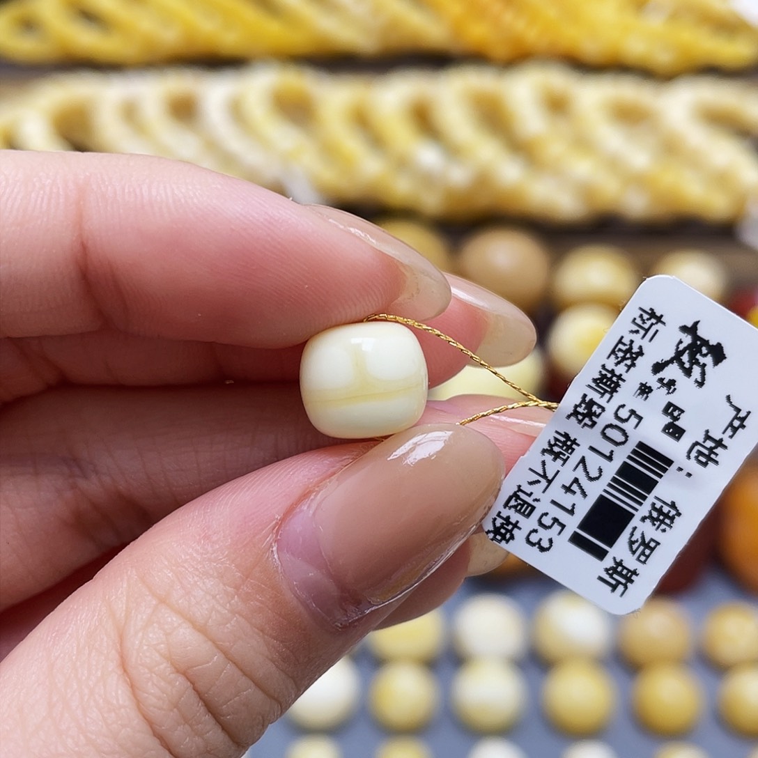 未镶嵌琥珀裸石一*缘蜜蜡老型9.9*8.8mm微瑕