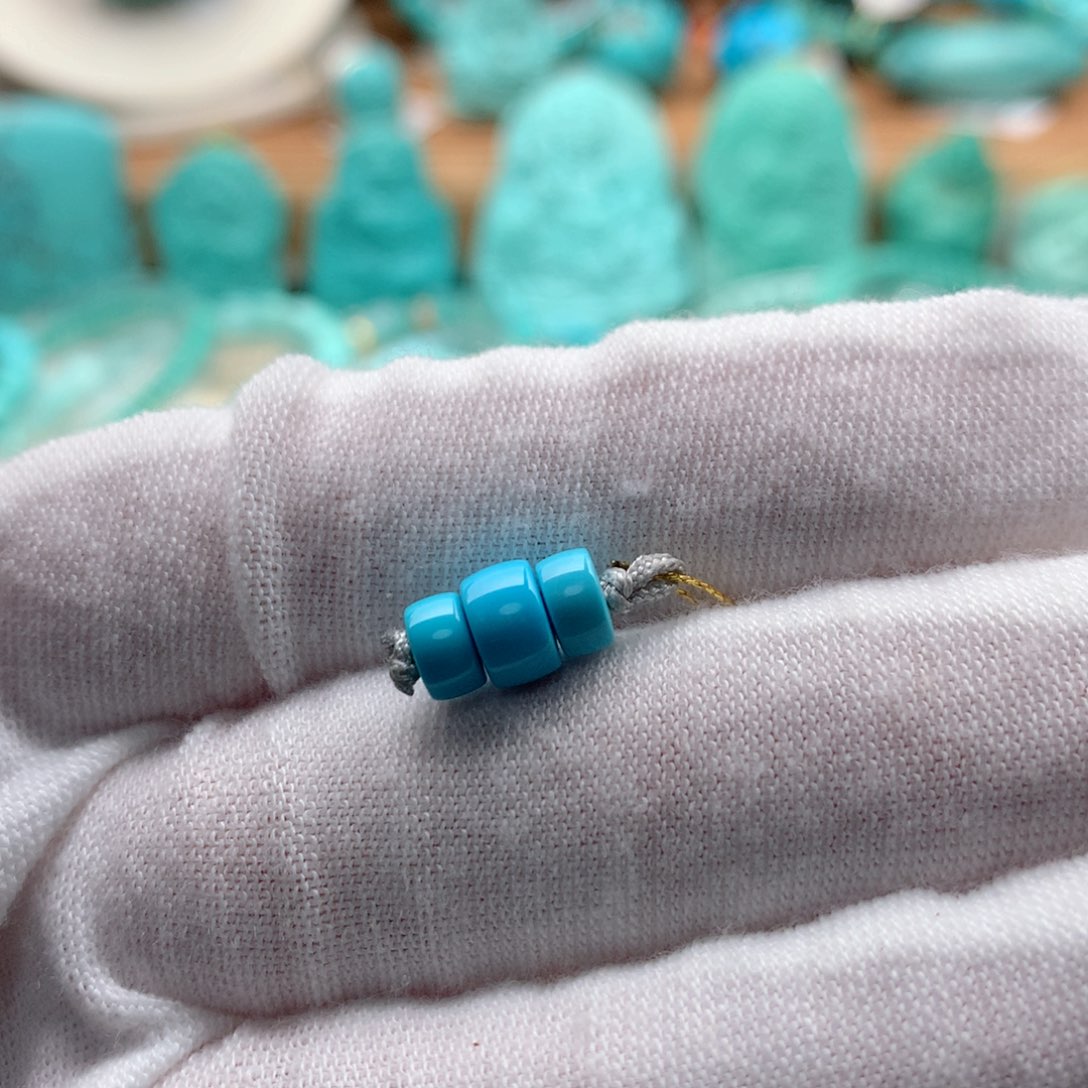 绿松石颈饰未镶嵌