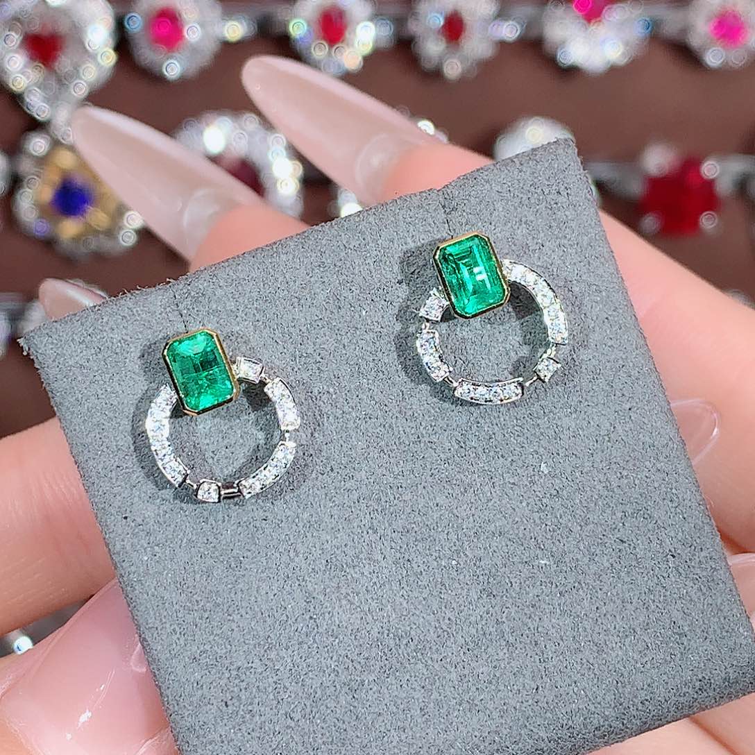 耳饰18K金镶嵌祖母绿0.72ct/天然宝石/七天无理由