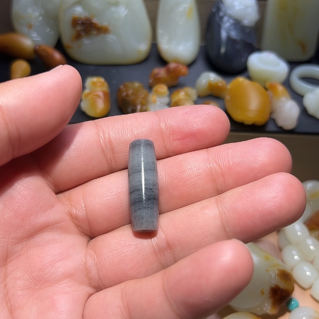 苏***卿和田玉未镶嵌颈饰