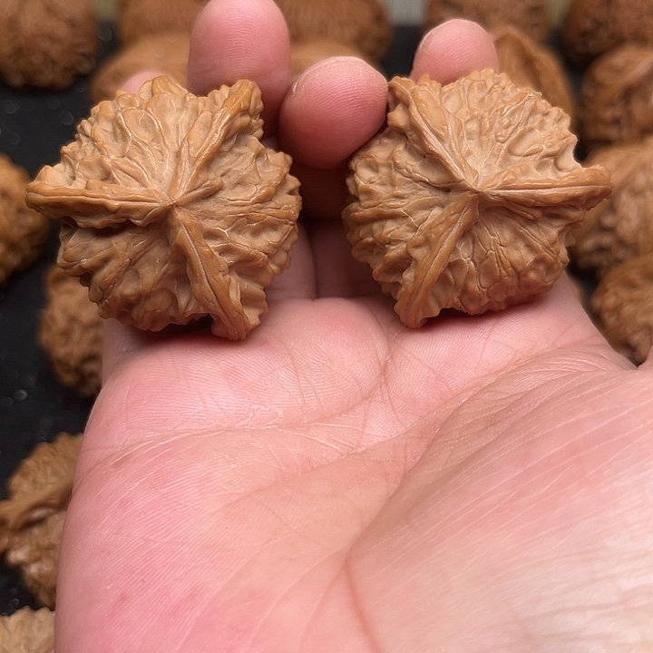 C***s文玩核桃吊坠你们都在