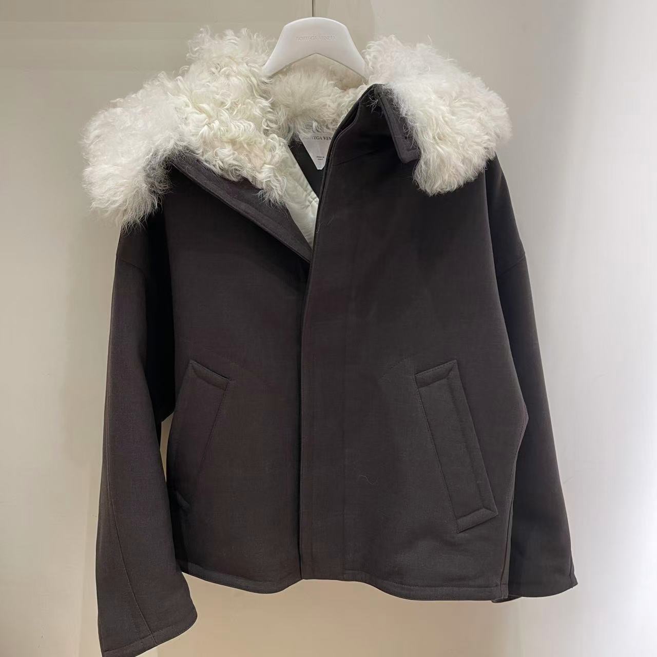未使用 BOTTEGA VENETA/葆蝶家 女士毛领外套