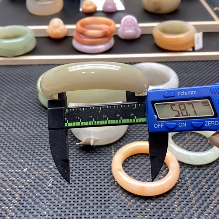 石英质玉手镯未镶嵌