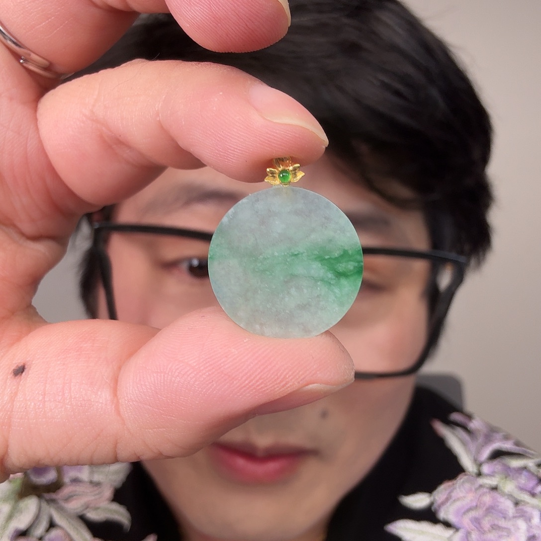 翡翠18K金镶嵌颈饰一件