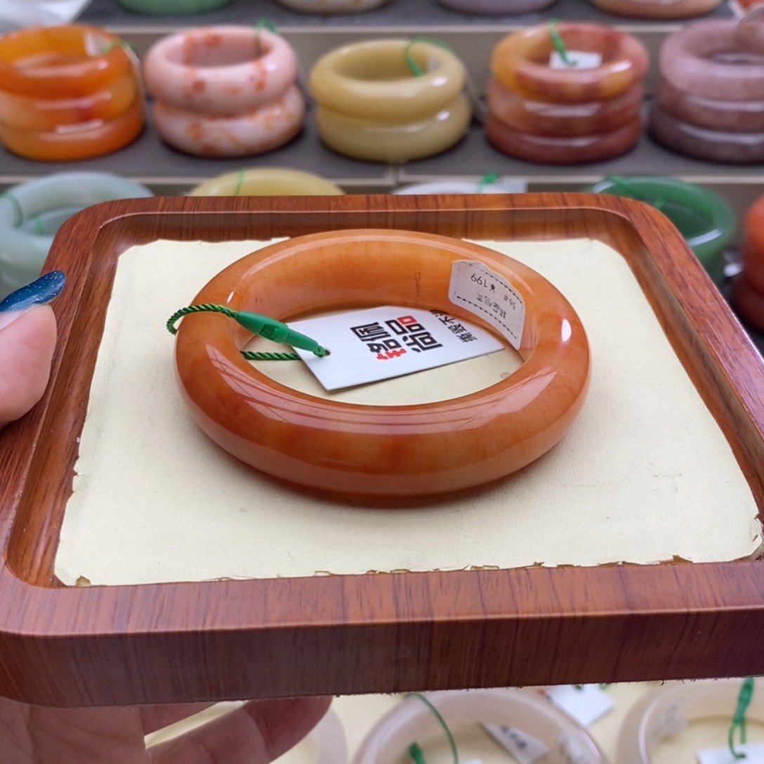 石英岩玉手镯未镶嵌