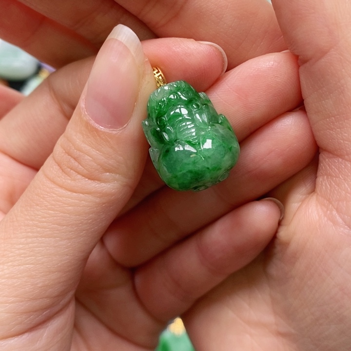 翡翠颈饰未镶嵌吊坠