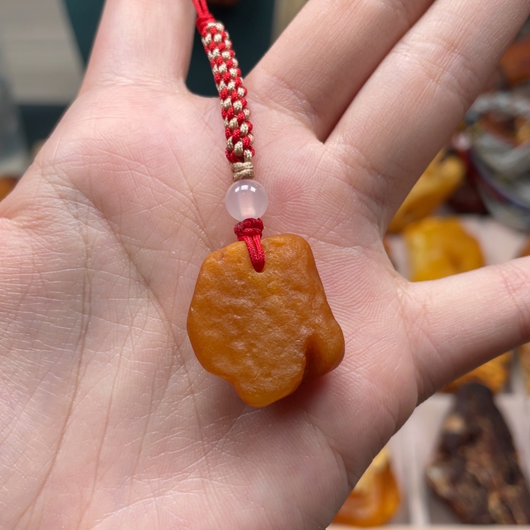 未镶嵌琥珀珠宝奇石